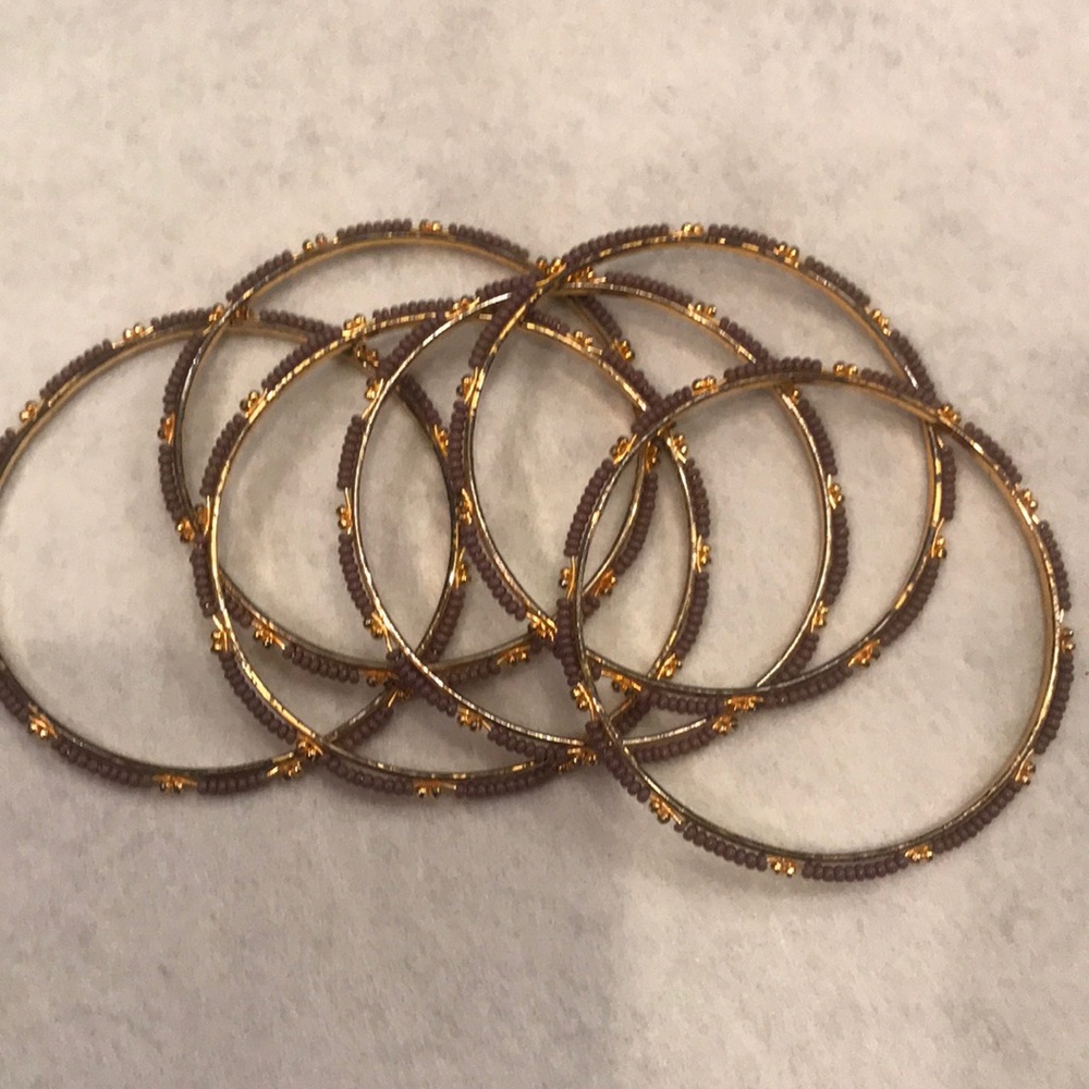 1 Set of six bracelets